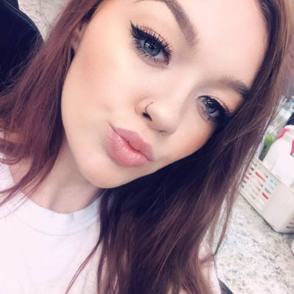 Meet your Posher, Mandie - Picture 1 of 1